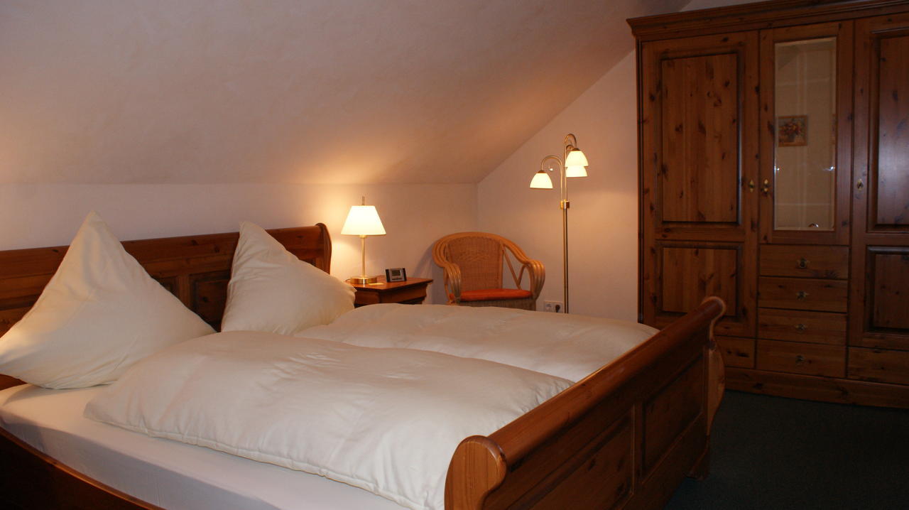 Landhotel Loenskrug Hellental Room photo